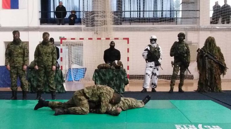 Дружење са војском у Власотинцу