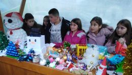 НОВОГОДИШЊИ БАЗАР И ЖУРКА НА ОТВОРЕНОМ