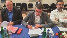 ВЛАСОТИНЦУ СЕДАМ МИЛИОНА ЗА РЕКОНСТРУКЦИЈУ ШКОЛЕ