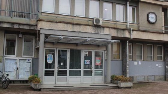 ВЕЋНИЦИ У ВЛАСОТИНЦУ ПОМАЖУ ПЕНЗИОНЕРИМА ДА СЕ ПРИЈАВЕ ЗА ПЕНЗИОНЕРСКЕ КАРТИЦЕ