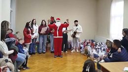 ПРАЗНИЧНИ ПАКЕТИЋИ ЗА ДЕЦУ - КОРИСНИКЕ УСЛУГА ЦЕНТРА ЗА СОЦИЈАЛНИ РАД