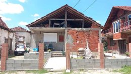 ШЕСТА КУЋА НА СЕЛУ У ВЛАСОТИНАЧКОЈ ОПШТИНИ КУПЉЕНА У БОЉАРУ